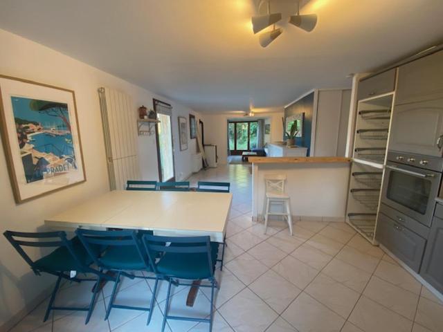 Joli Rez-De-Villa 80 M2 Proche Mer Carqueiranne Buitenkant foto